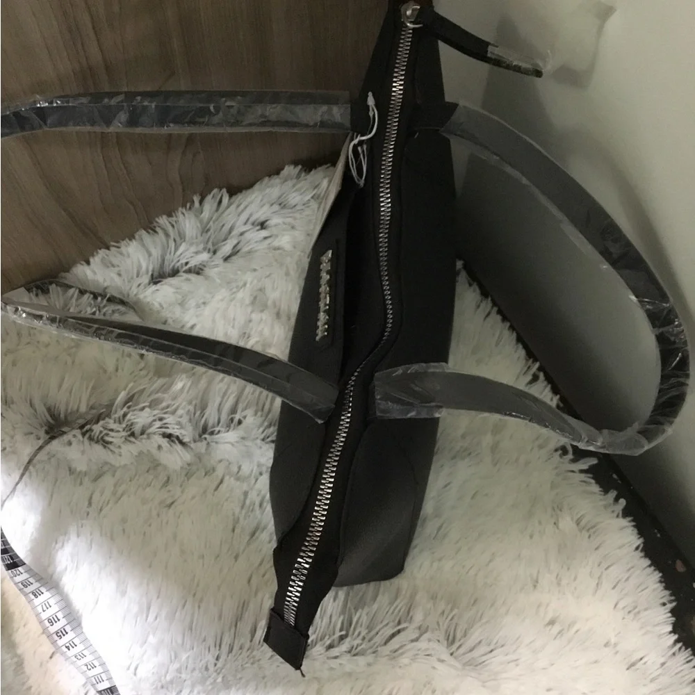 Kenneth Cole Reaction Premstar Double Handle Tote Black New with tags - Picture 8 of 12